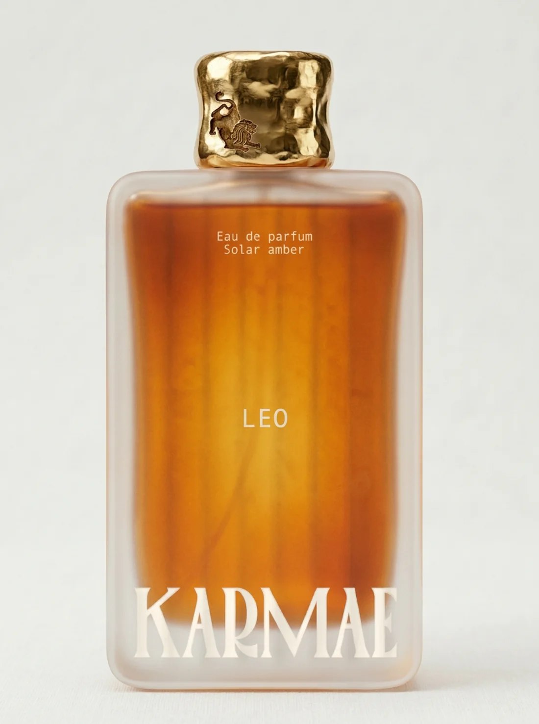 Flacon Leo, eau de parfum Solar amber, bouchon doré martelé gravé d'un lion